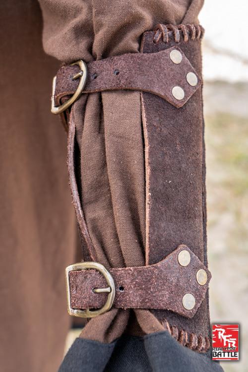 Bereit für den Kampf: Armbänder für Veteranen in Braun