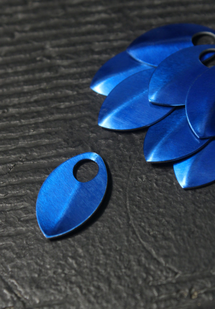 Scales Aluminium Medium, blau