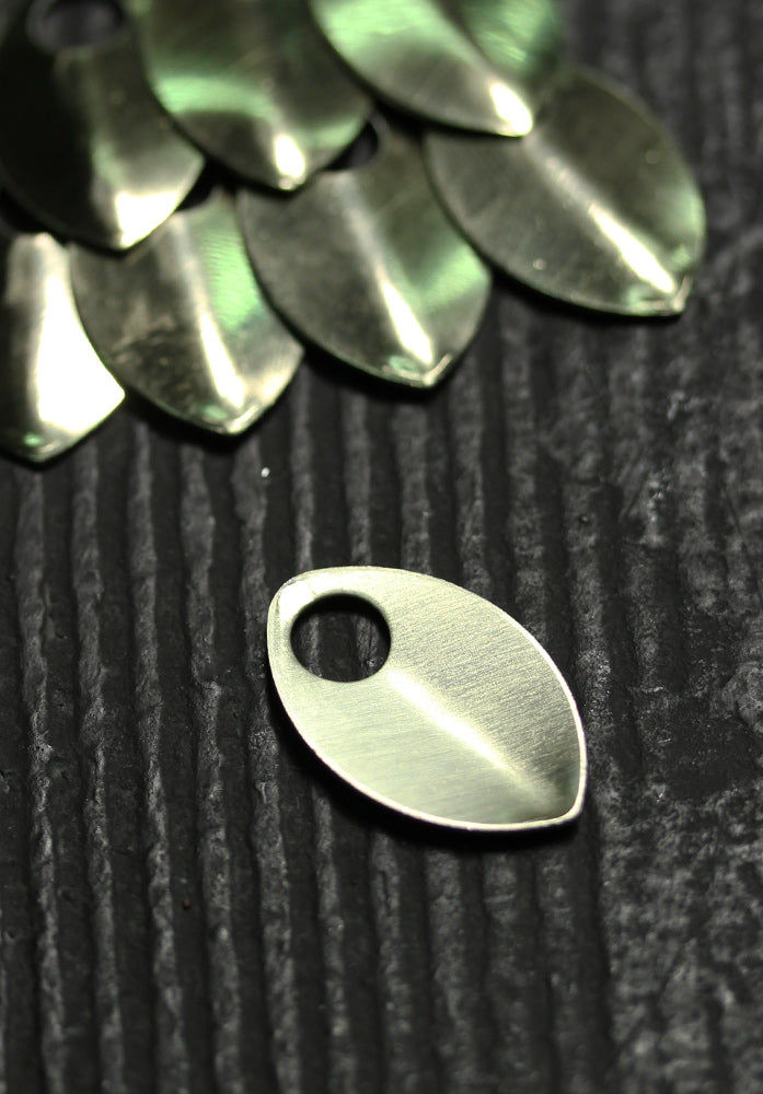 Medium Scales 28mm Shiny Aluminium