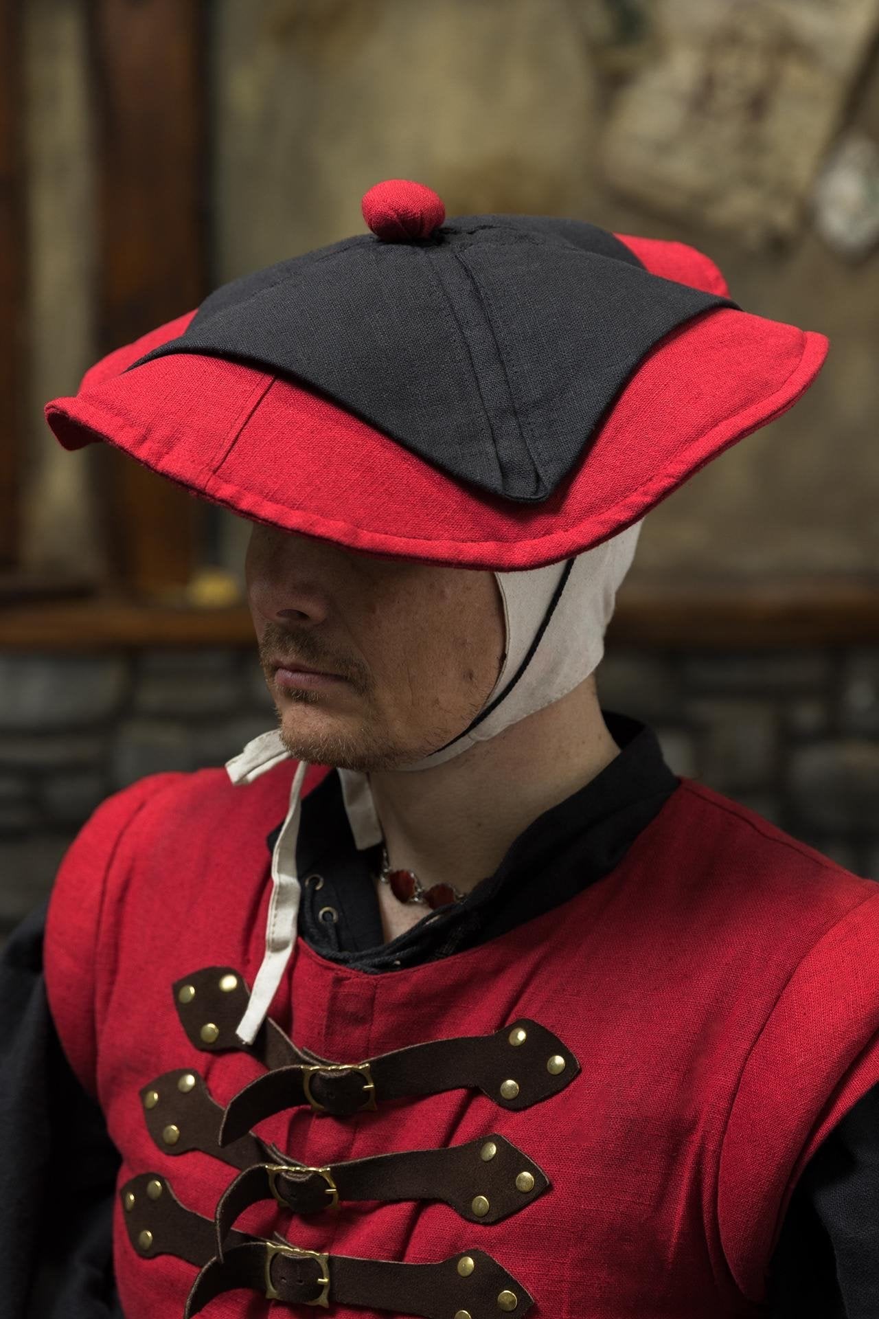 Warhammer Armoury Imperial Hat Type C Dark Red/Black