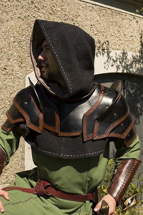 Neck and Shoulders Black/Brown