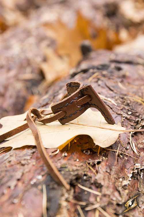 Haken f. Schwerthalter, braun