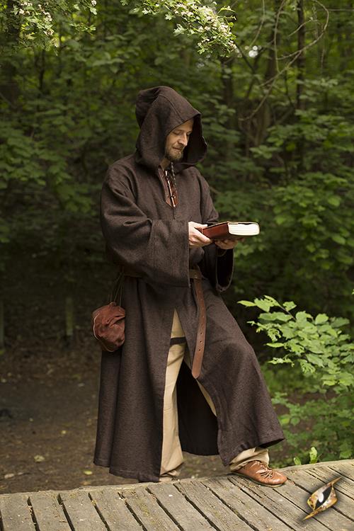 Robe Benedict Brown