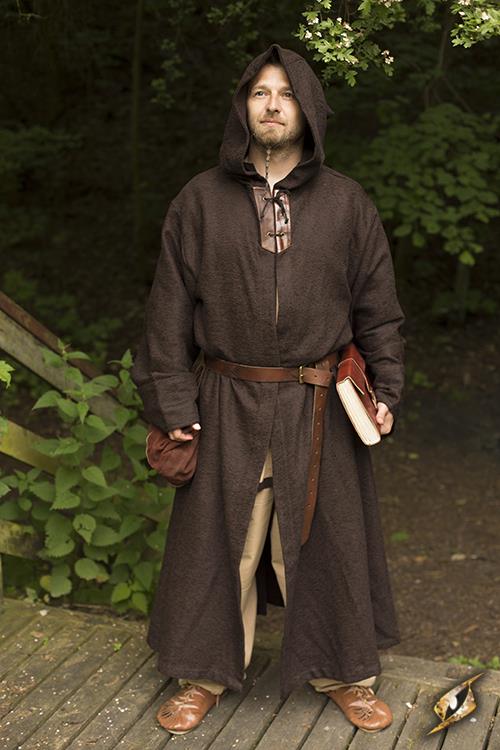 Robe Benedict Brown