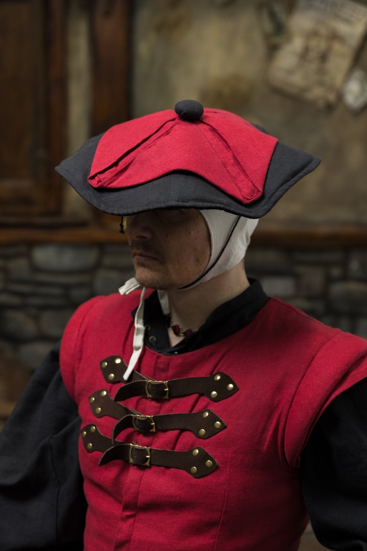 Warhammer Armoury Imperial Hat Type C Black/Dark Red