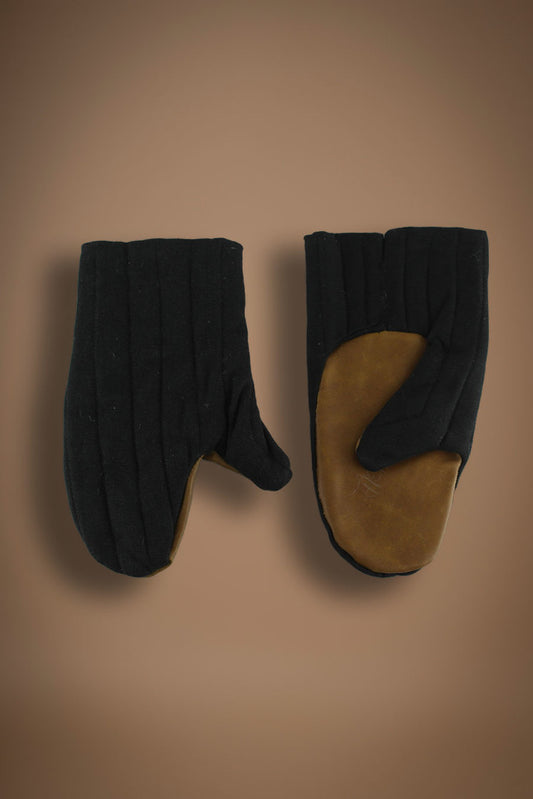 Padded Mittens Black B-Stock