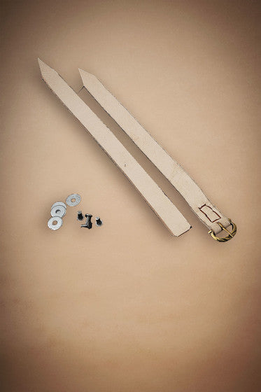 Set aus Lederriemen, Dichtungsscheiben und Nieten