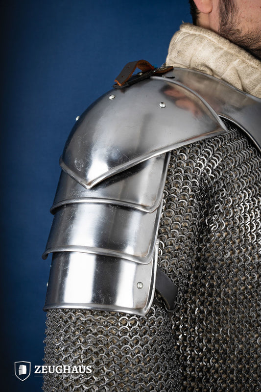 Schultern Brave Poliert